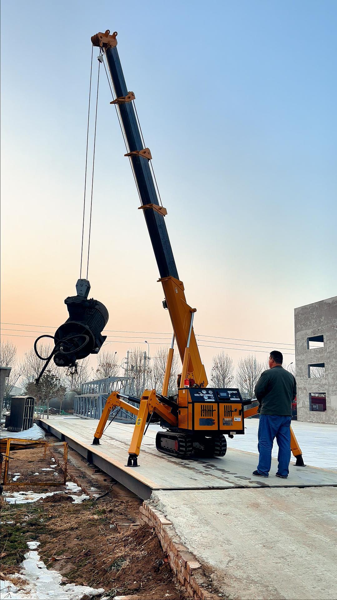 華鷹機(jī)械5噸蜘蛛吊車5節(jié)臂，最大起升高度可達(dá)17米