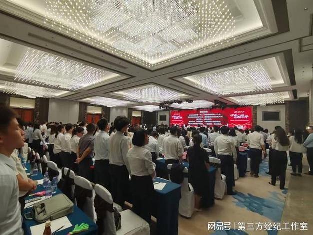 商務(wù)活動(dòng)背后的“精致齒輪” 充場(chǎng)演員與會(huì)議服務(wù)的新生態(tài)